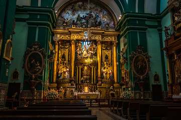 Fototapeta na wymiar Altar and interior of the church in Lima, Peru