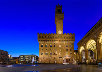 Fototapeta na wymiar Night view of Florence Palazzo Vecchio in Piazza della Signoria in Florence, Italy