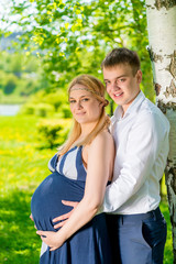 husband and wife are waiting for their first child, photographin