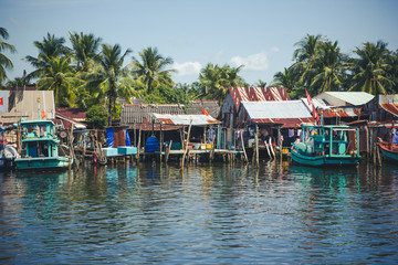 Obraz premium Fishing village with houses and boats in Vietnam.