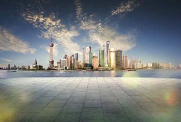 Obraz premium beautiful sunrise in shanghai,view from suzhou river, China