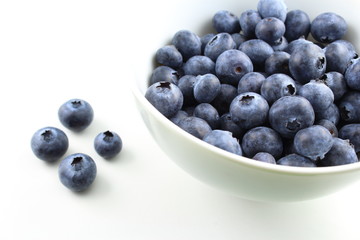 blueberry fruits in a small white bowl