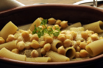 Pasta with chickpeas Pâtes et pois chiches Cucina italiana Italian cuisine ja kikherneet e ceci