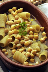 Pasta with chickpeas Pâtes et pois chiches Cucina italiana Italian cuisine ja kikherneet e ceci
