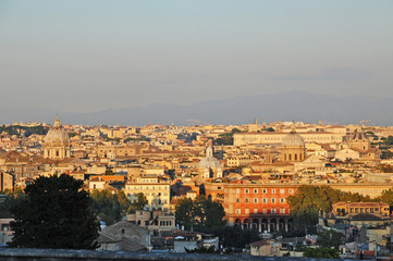 Fototapeta na wymiar Roma al tramonto dal Gianicolo