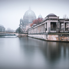 Berliner Dom im Nebel
