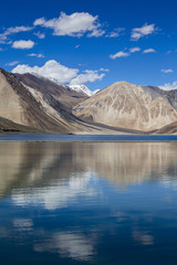 Fototapeta na wymiar Blue water Pangong lake and Himalayan mountain in Ladakh. India