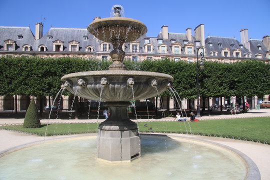 PARIS - Places des VOGES - Ao&ucirc;t 2016