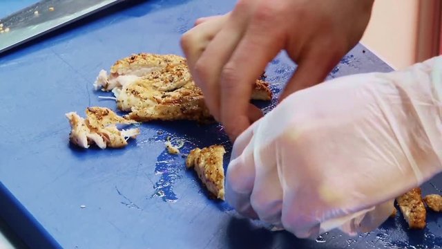 Процесс приготовления пищи на кухне ресторана. Мастерство поваров
