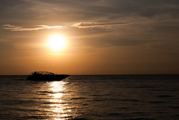 Naklejka na ściany i meble Sea and boats at sunset