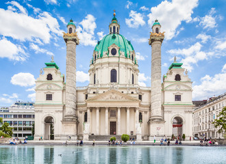 Obraz premium Wiener Karlskirche (Saint Charles's Church) at Karlsplatz, Vienna, Austria