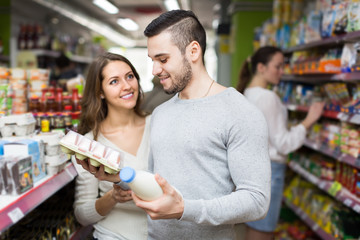 Young couple at grocery