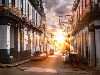 Naklejka na ściany i meble Havana city at sunset