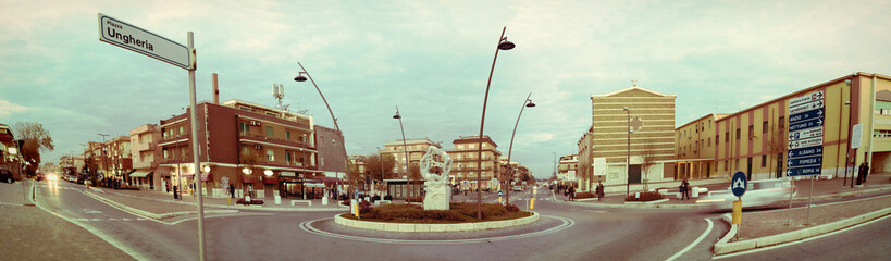 Torvajanica, piazza Ungheria - panorama serale