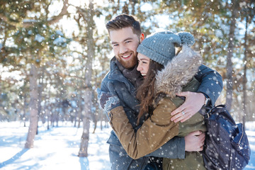 Obraz premium Couple hugging in winter park