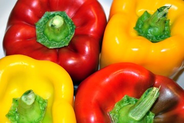 peperoni gialli e rossi