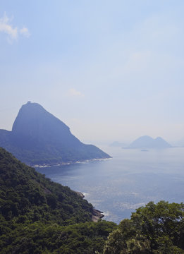 Brazil, City of Rio de Janeiro, Leme, Sugarloaf Mountain viewed from Forte Duque de Caxias.