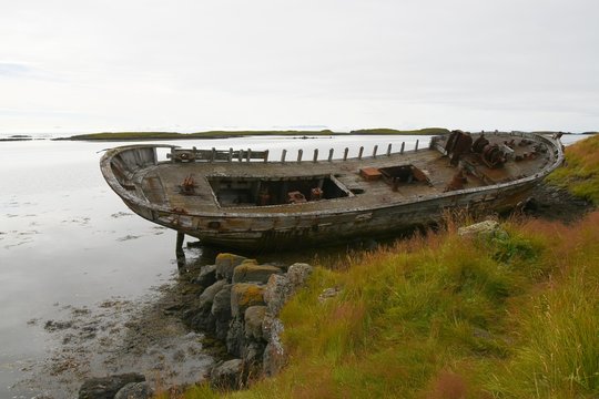 Bootswrack auf Flatey (Island)