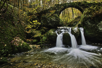 Fototapeta na wymiar Schiessentumpel cascade in Mullerthal, Luxembourg