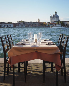Diner at see in Vanice