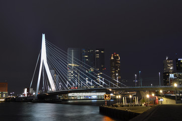 Fototapeta na wymiar Erasmus bridge