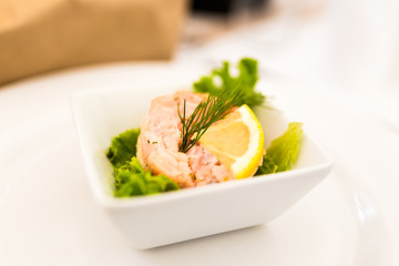 edle Vorspeise von Gourmet bei einer Hochzeit in einem Restaurant