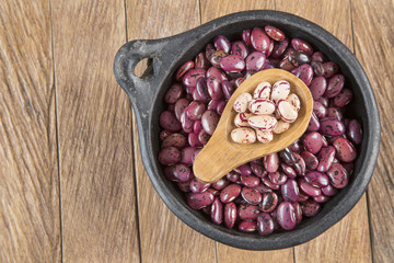 Pinto beans on wooden spoon (Phaseolus vulgaris)