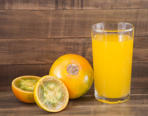 Fruit of lulo and its juice (Solanum quitoense)