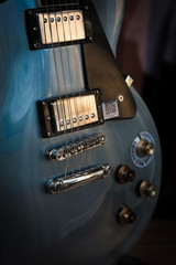 Gitara elektryczna.