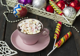 hot chocolate with marshmellou,on dark background, Christmas com