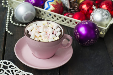 hot chocolate with marshmellou,on dark background, Christmas com