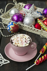 Obraz na płótnie Canvas hot chocolate with marshmellou,on dark background, Christmas com