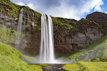 Waterfall in Iceland - obrazy, fototapety, plakaty