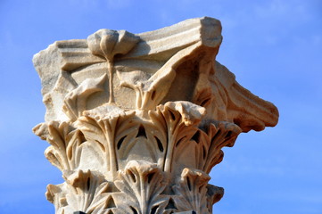 Säulenkapitell in der antiken Kreuzfahrerstadt Caesarea Maritima