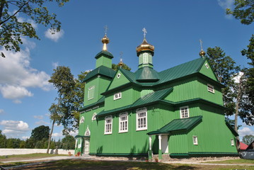 Fototapeta na wymiar Drewniana cerkiew na Podlasiu