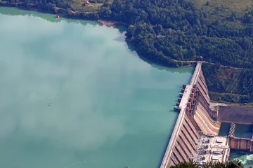 Fotobehang Dam waterkrachtcentrale op rivier