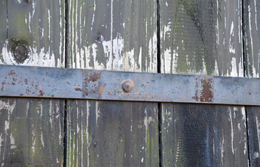 Alter Türbeschlag einer Hütte