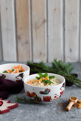 Oatmeal with cinnamon, tangerines and mint
