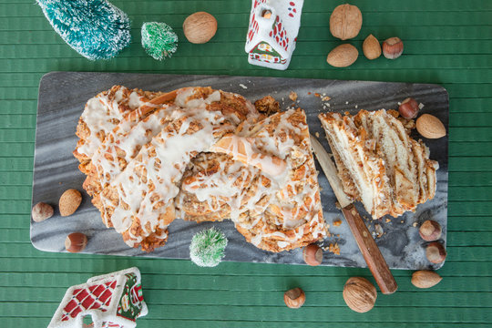 Hausgemachter Nusszopf