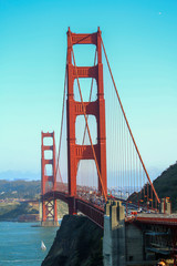 Obrazy na Plexi  Słoneczny dzień na moście Golden Gate w San Francisco w Kalifornii