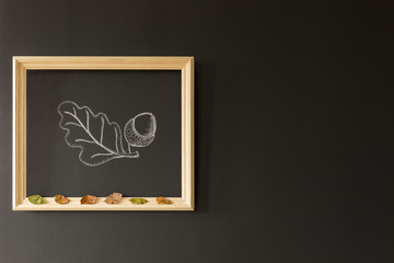 Chalkboard wall with acorn drawing © Photographee.eu