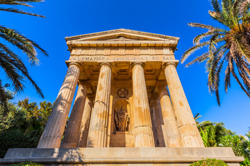 Fototapeta na wymiar Monument to Sir Alexander Ball in the Lower Barrakka Gardens, Valletta, Malta