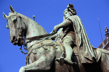 Fototapeta premium Statue équestre d'Etienne Marcel à l'hôtel de ville de Paris, France