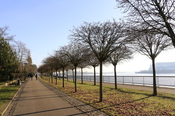 Fototapeta na wymiar Weserpromenade in Bremen-Vegesack