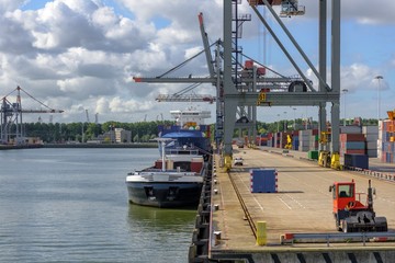 Large cargo dock
