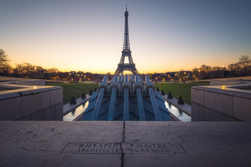 le Trocadéro et la tour Eiffel  - obrazy, fototapety, plakaty