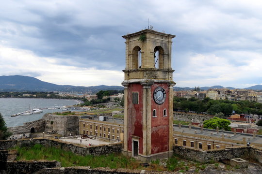 Corf&uacute;