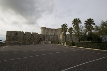 Fototapeta na wymiar Piazza del Castello Medievale Santa Severina Krotone