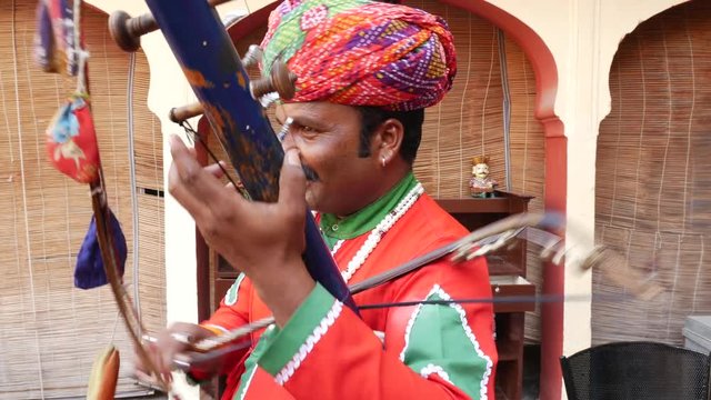 Musician playing traditional rajasthani music in Jaipur, Rajasthan, India