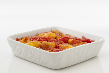 peperonata di peperoni gialli e rossi